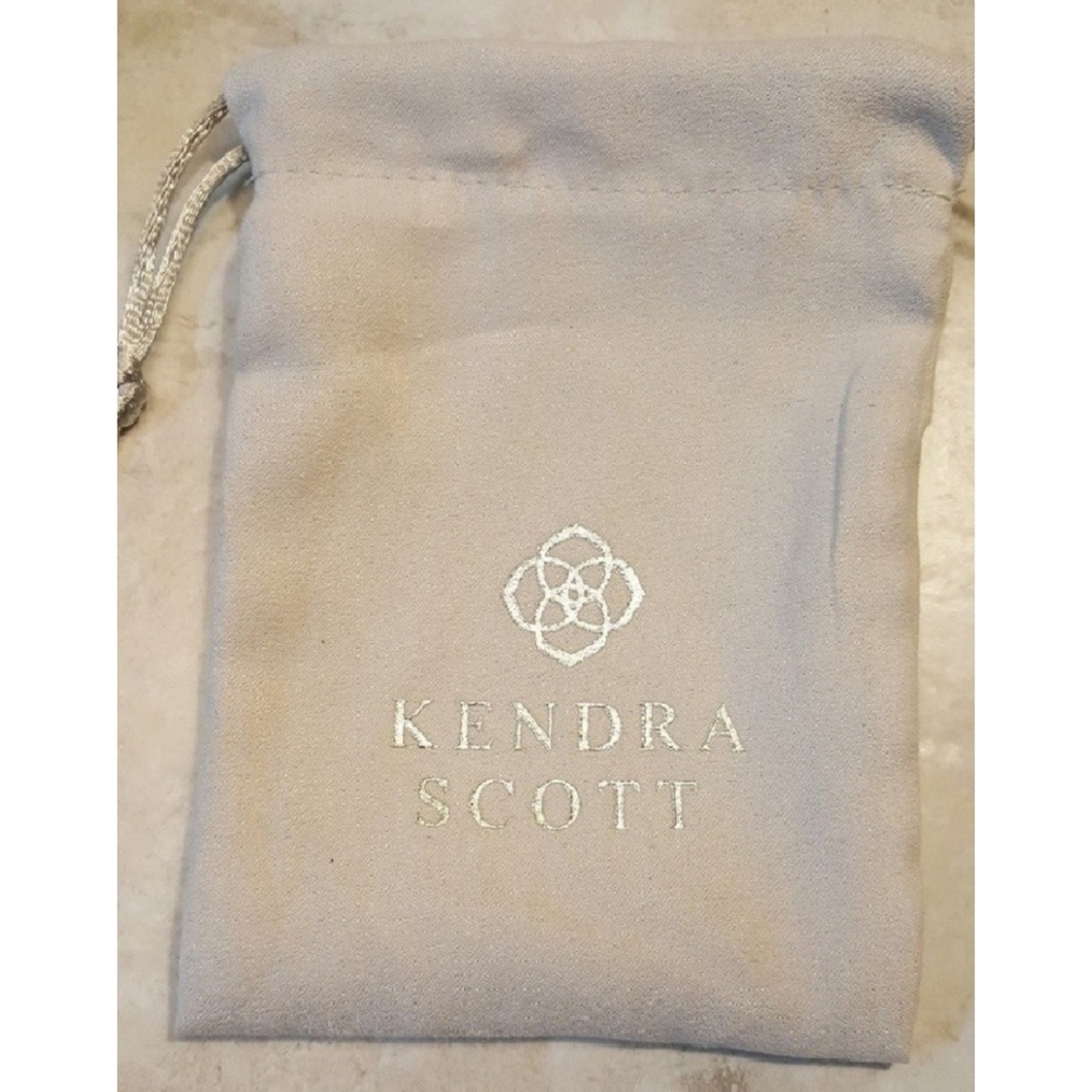 Kendra Scott Elle Earrings in Jade Green I… - Picture 7 of 8